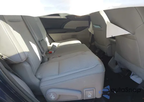 2016 Toyota Highlander Le Plus V6 z USA, uszkodzony, nr VIN 5TDBKRFH1GS227984